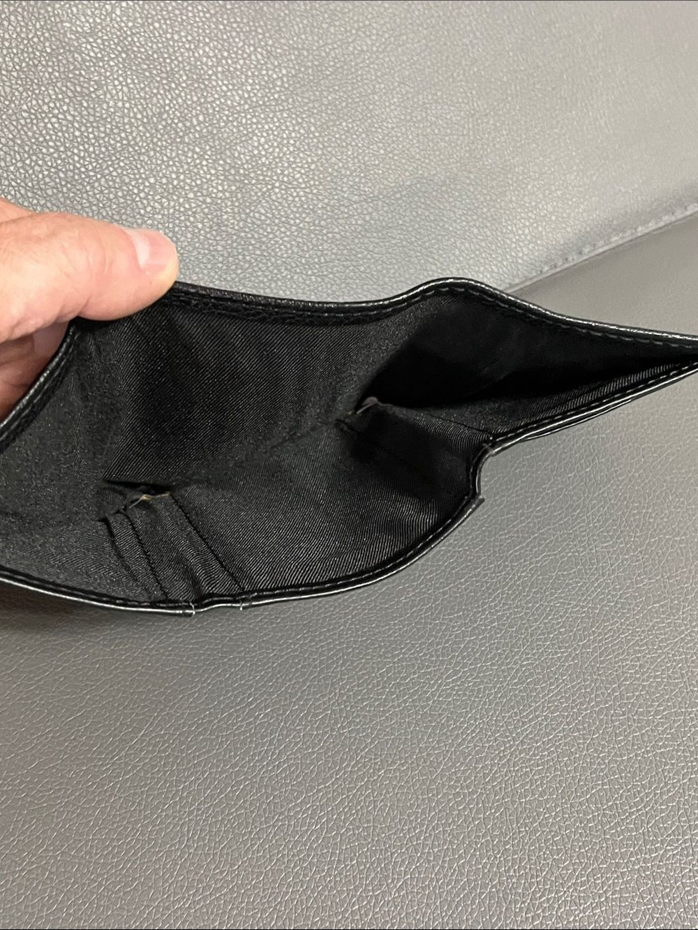 Nike Black Pebbled Leather Trifold wallet - Picture 5 of 7